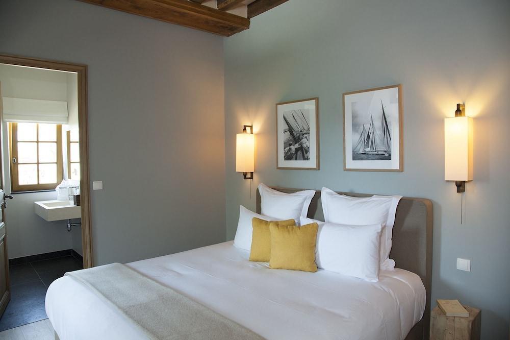 Manoir De Surville Surville (Eure)